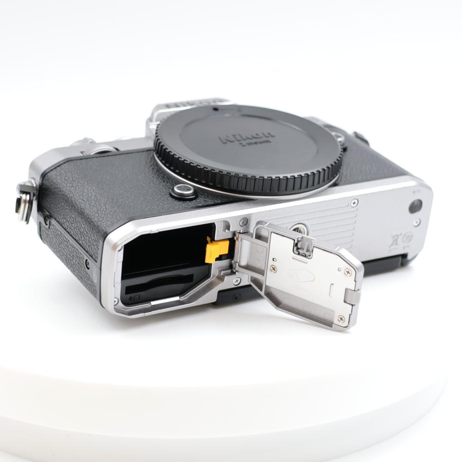 ニコン（Nikon） シャッター数2733枚 Nikon Z fc レンズキット