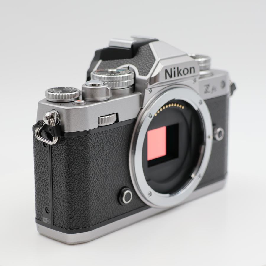 ニコン（Nikon） シャッター数7490枚 Nikon Z fc レンズキット