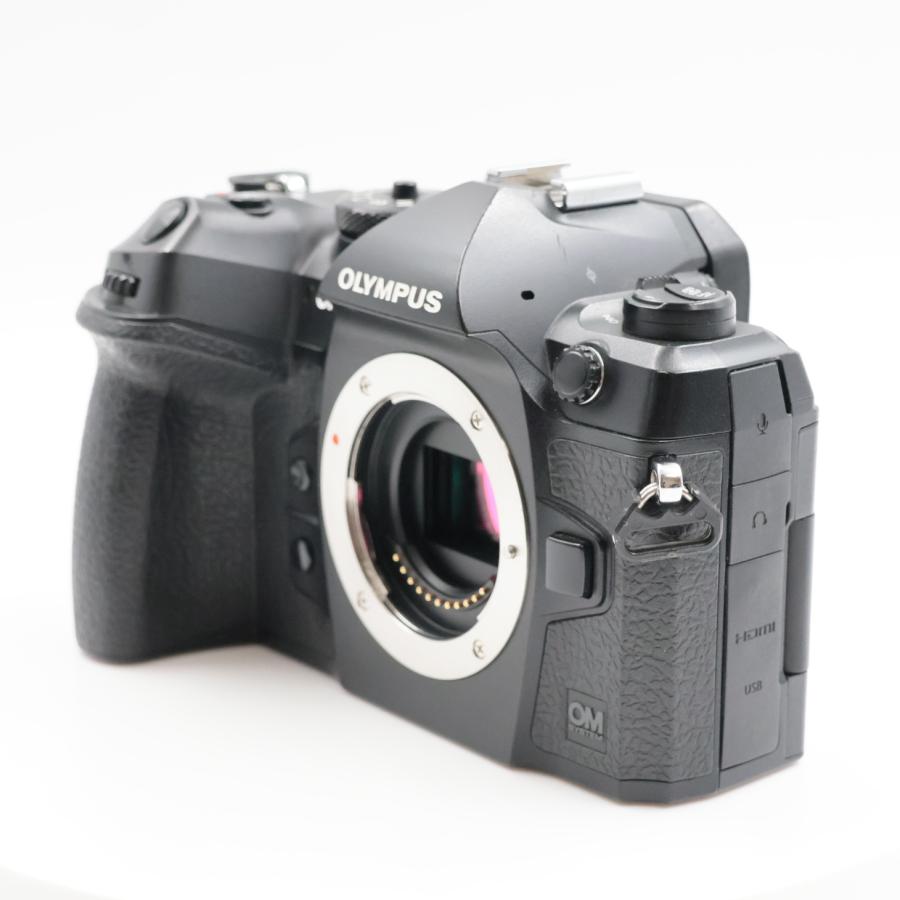 シャッター数25744枚 OLYMPUS OM SYSTEM OM-1 ボディ ブラック ミラーレス一眼カメラ オリンパス |  | 02