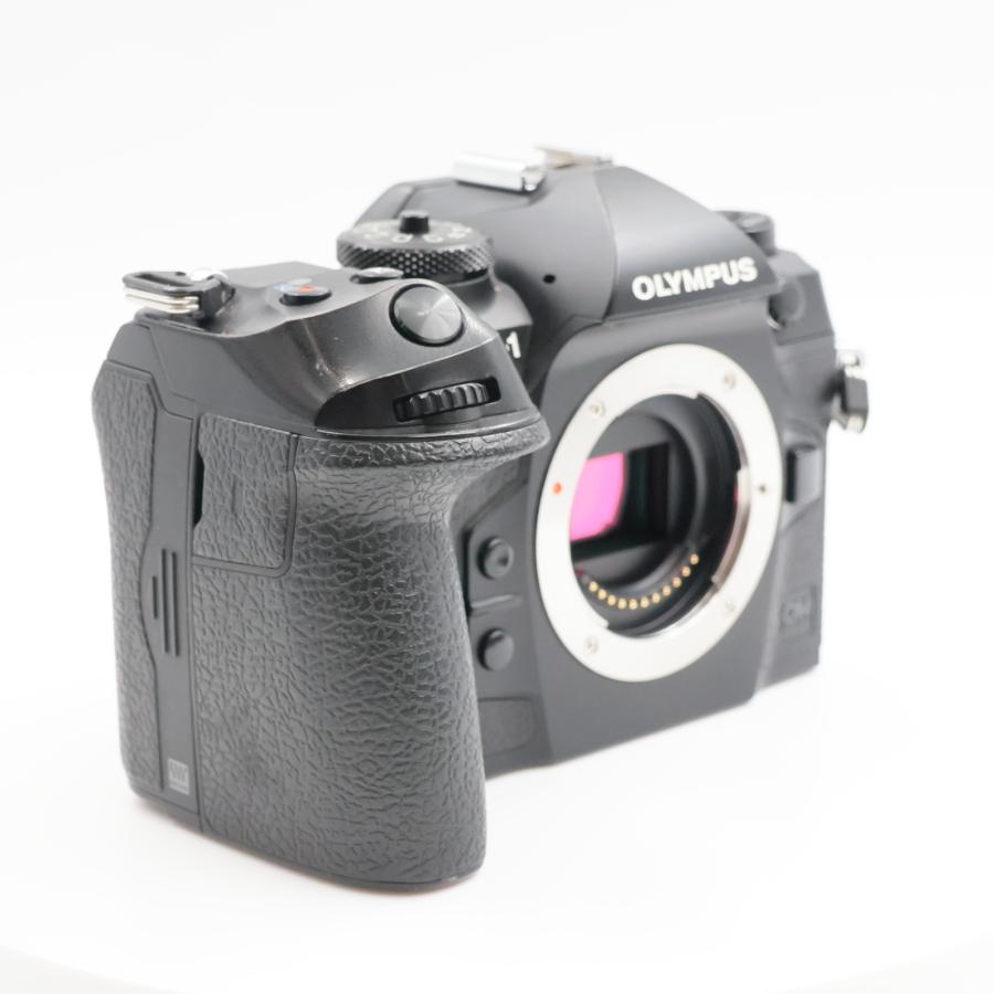 シャッター数25744枚 OLYMPUS OM SYSTEM OM-1 ボディ ブラック ミラーレス一眼カメラ オリンパス |  | 03
