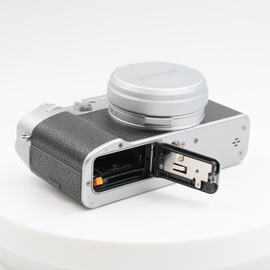 シャッター数11500枚 FUJIFILM X100VI シルバー デジタルカメラ X100VI 日英二言語モデル 富士フィルム |  | 07