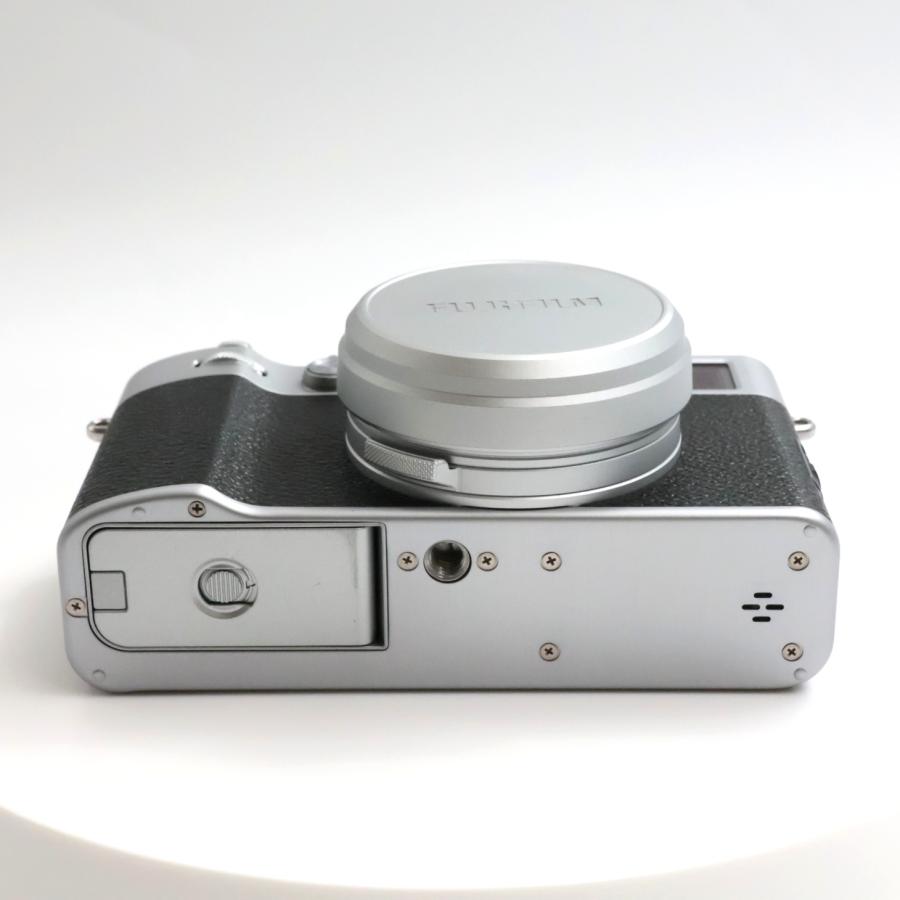 シャッター数4200枚 FUJIFILM X100VI 6 シルバー デジタルカメラ X100VI 富士フィルム |  | 06