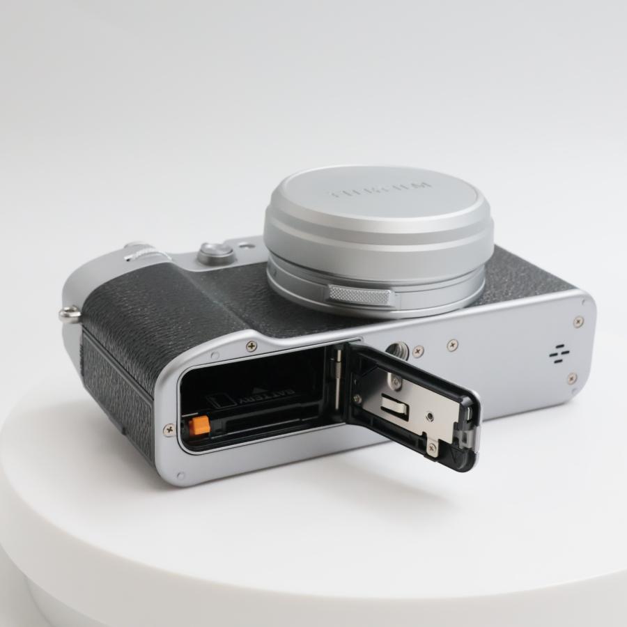 シャッター数4200枚 FUJIFILM X100VI 6 シルバー デジタルカメラ X100VI 富士フィルム |  | 07