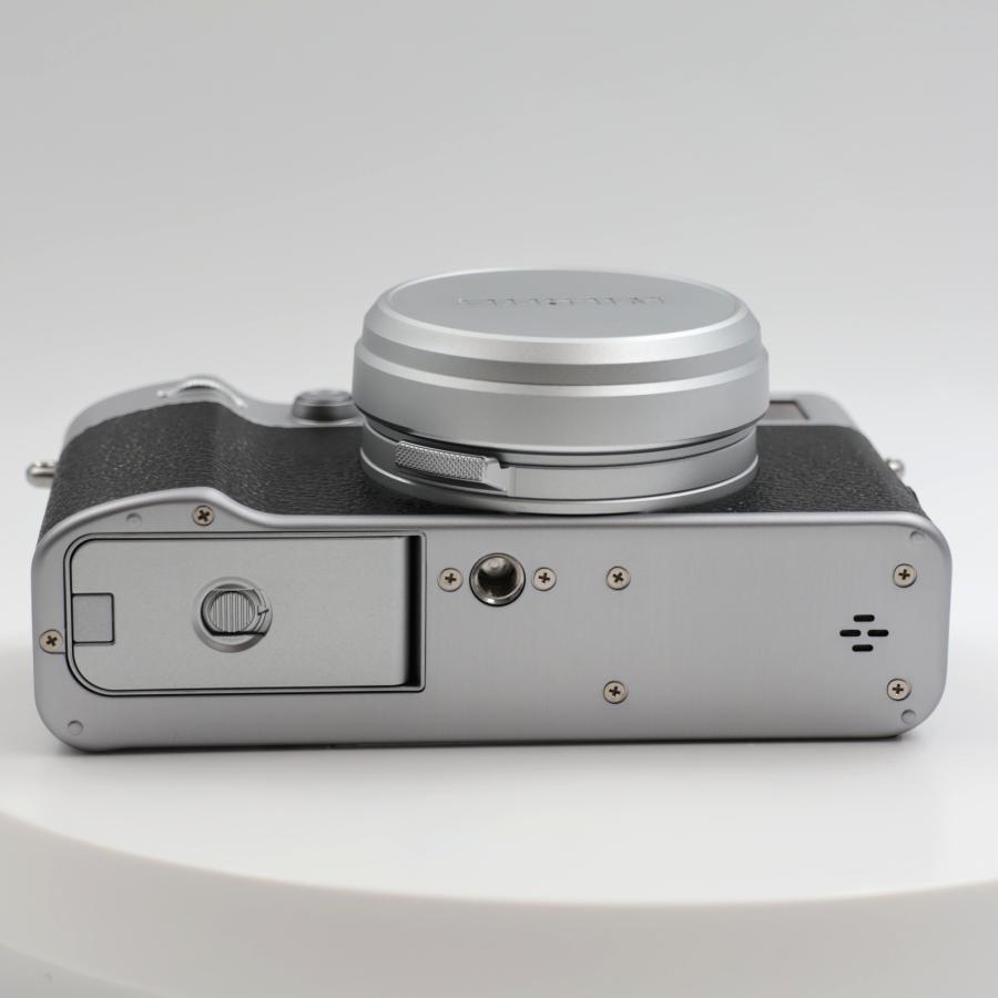 シャッター数800枚 FUJIFILM X100? シルバー デジタルカメラ X100VI 富士フィルム |  | 07