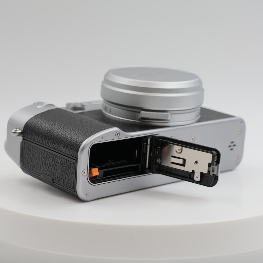 シャッター数800枚 FUJIFILM X100? シルバー デジタルカメラ X100VI 富士フィルム |  | 08