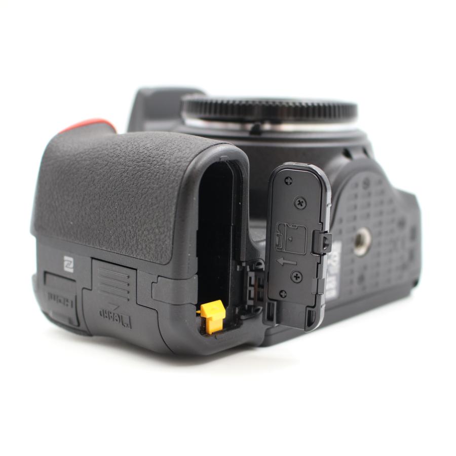 ニコン シャッター数1120枚 Nikon D5600 ボディ ブラック デジタル一眼