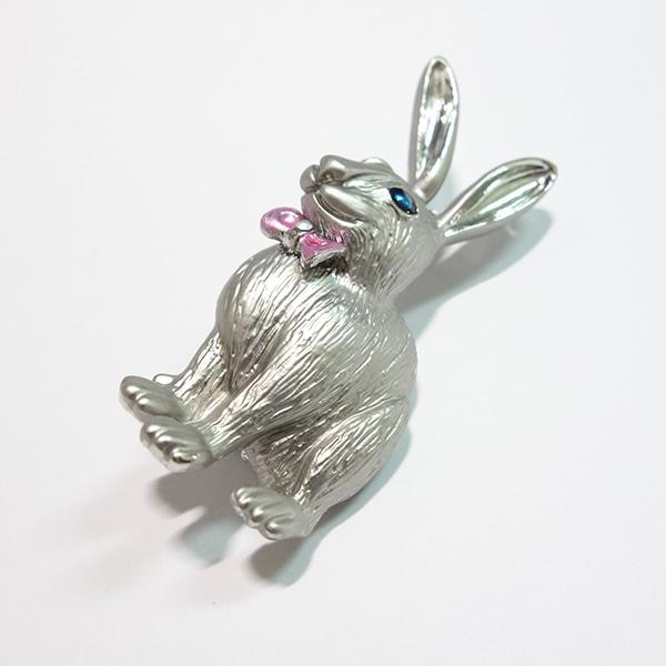 ピンズ ピン バッジ ブローチ 銀 シルバー (リボン ベビー ウサギ 兎