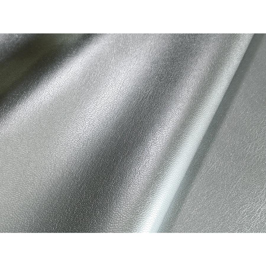 合成皮革　新品 合皮レザー生地【薄手 シルバー ツヤあり】 [CAP-19] : 合皮