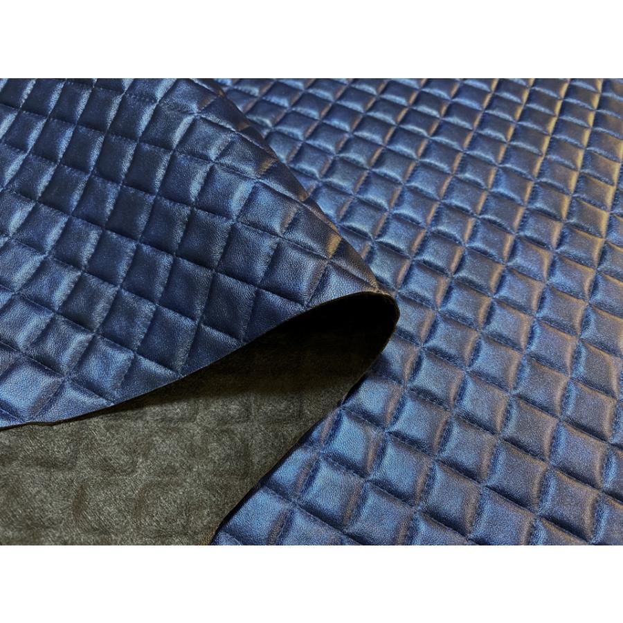 合皮レザー生地 エンボス【光沢キルト調 ダイヤ柄 紺】 [QUILT 合皮レザー生地 エンボス【光沢キルト調 ダイヤ柄 紺】 [QUILT