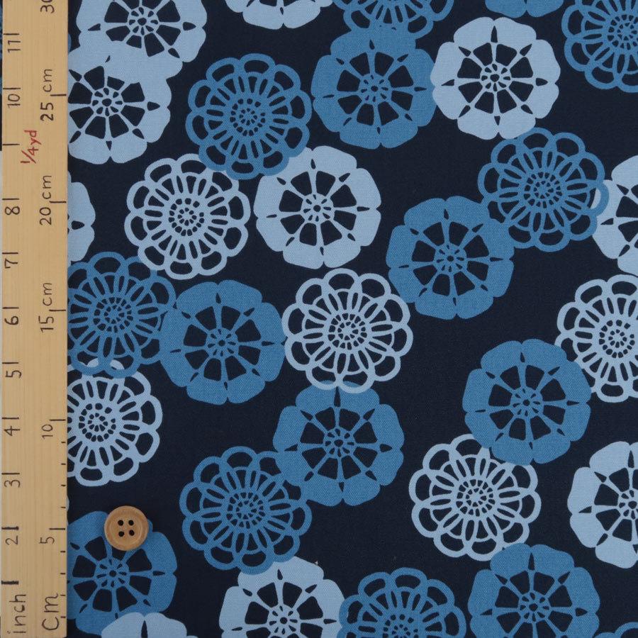 和柄コットン生地 花ぐるま 150cm幅(藍色) 10cm単位 切り売り |  | 01