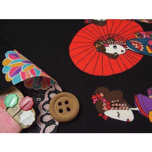和柄コットン生地・舞妓さんのおでかけ(黒) 10cm単位 切り売り |  | 01