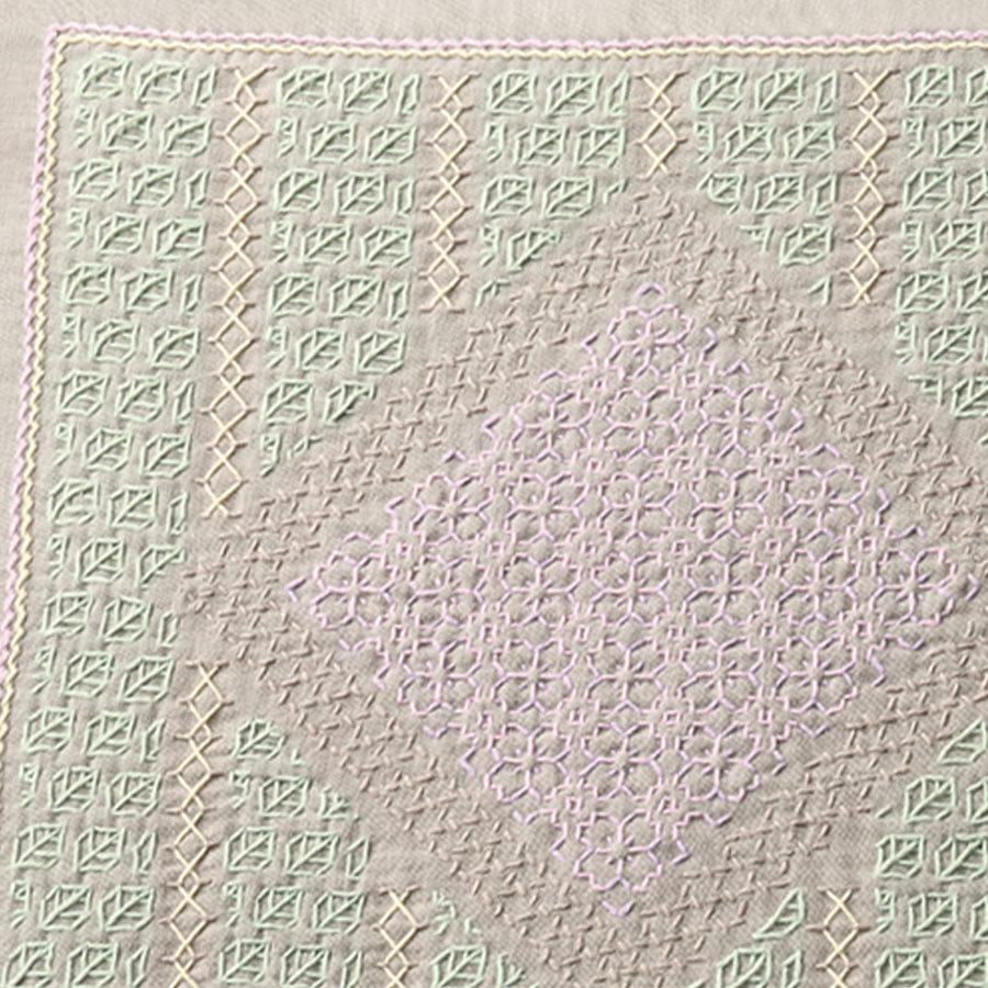 刺し子キット 一目刺しの花ふきん・La bouquetiere(ラ・ブケティエル) Sakuraサクラ |  | 01