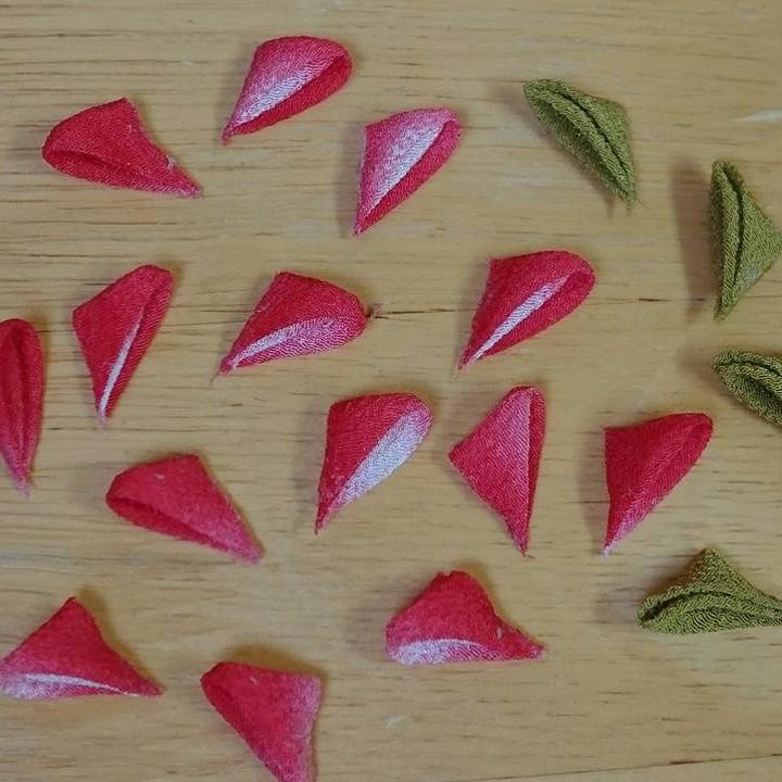 一越ちりめんで作る つまみ細工キット・お花のキーホルダー4色セット