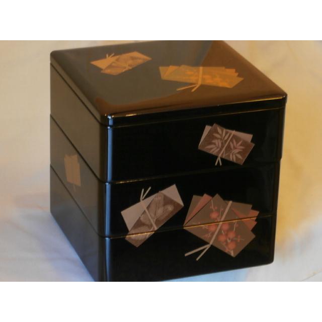 【新品未使用】木製本漆塗　会津漆器 6.5角三段重　祥鶴 新品未使用】木製本漆塗会津漆器 6.5角三段重祥鶴