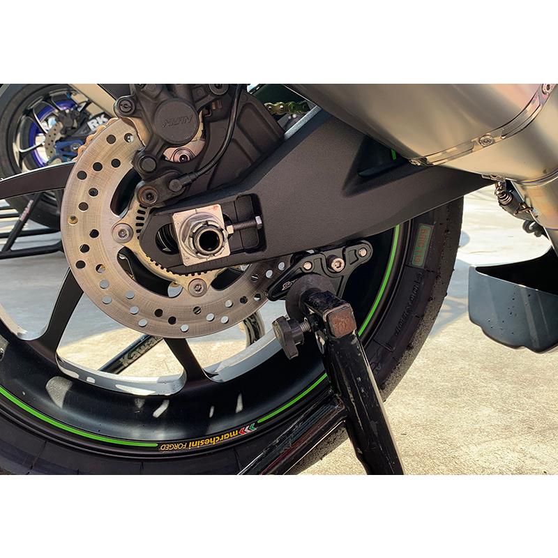 ZX-10R Z900RS Z900 ZX-6R/ZX636 レーシングスタンドフック金 スプロケットガード付 タイプB 汎用 穴径8mm SNIPER スナイパー SP0092GD｜nuts-berry｜07