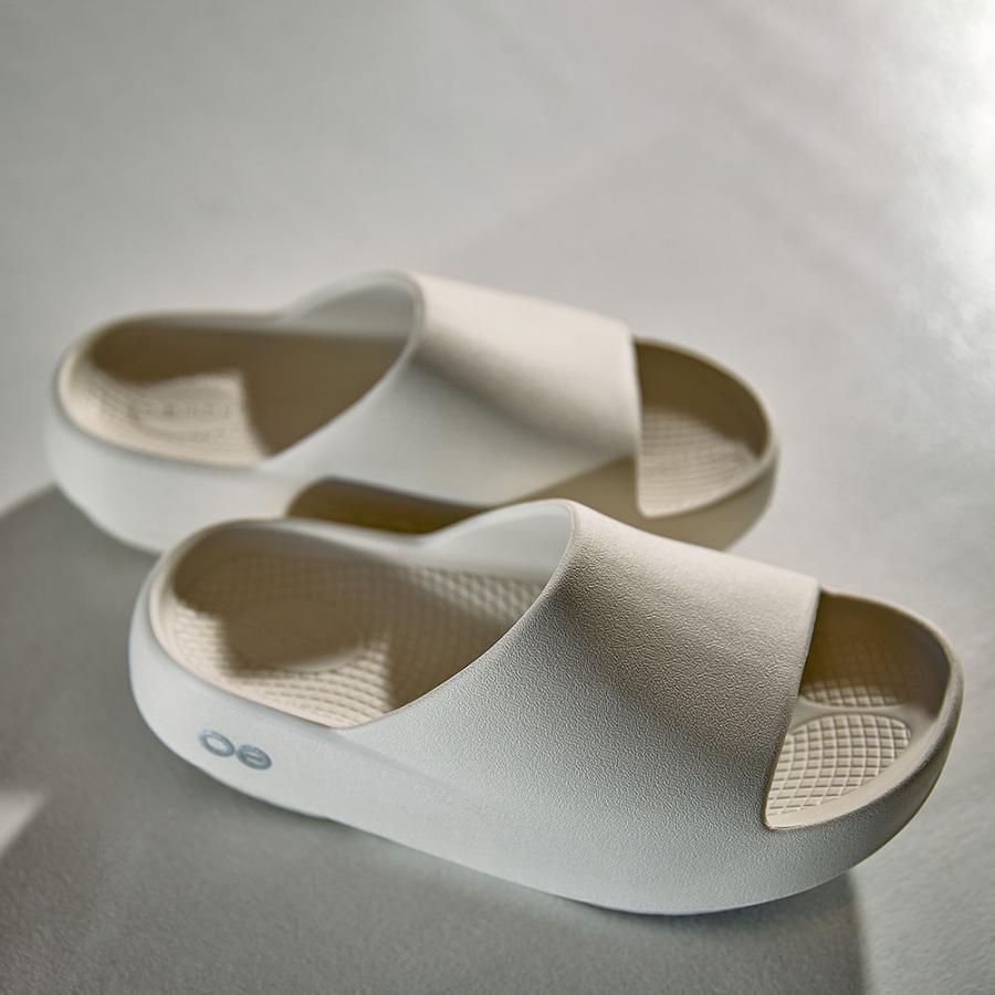 OOFOS（ウーフォス） リカバリーサンダル OOFOS OOahh+ ウーアープラス