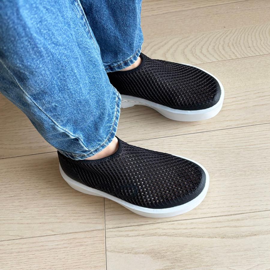 OOFOS（ウーフォス） 【80% OFF】 リカバリーシューズ 厚底タイプ