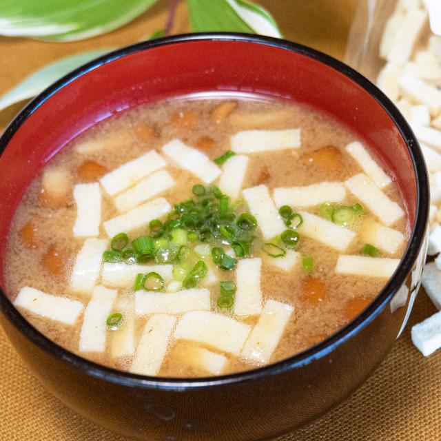 凍り豆腐(味噌汁)70g　国産丸大豆100%使用 農薬:栽培期間中不使用 膨軟剤無添加 消泡剤無添加 にがり 植物性タンパク質 大豆たんぱく |  | 02