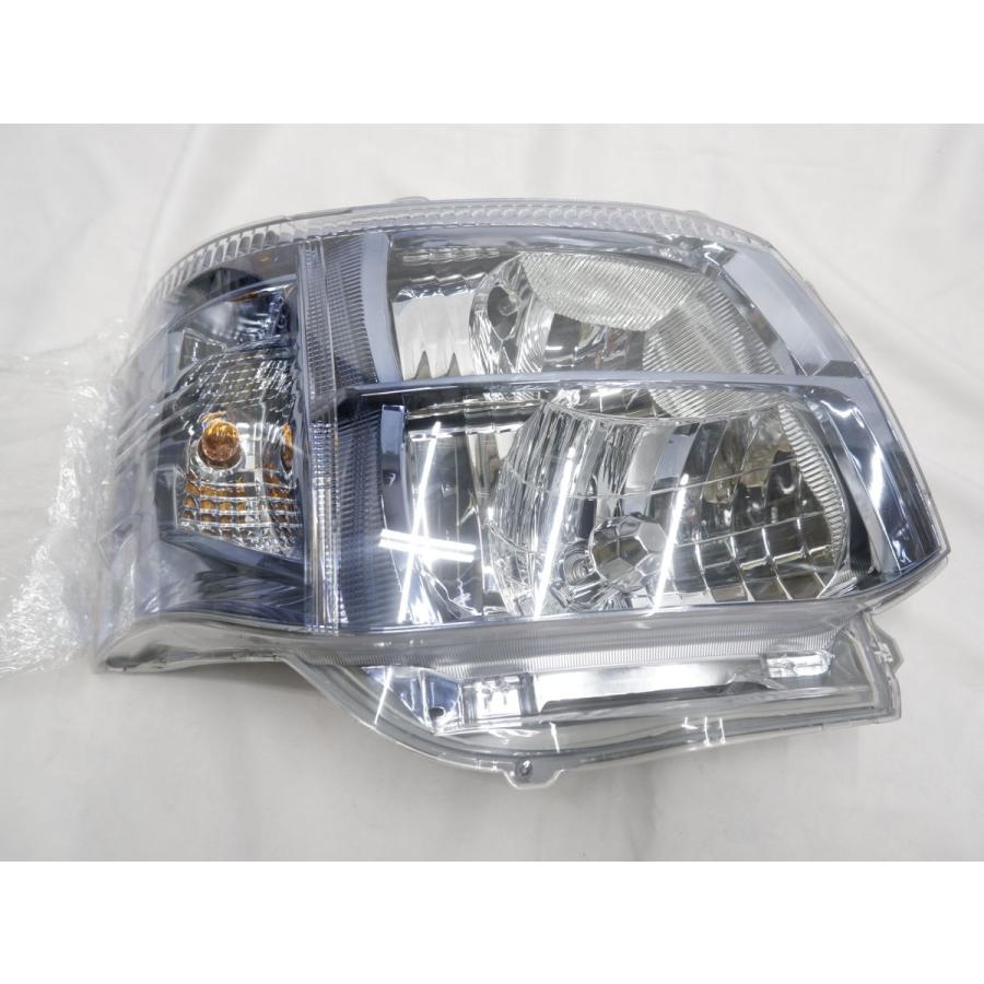2型ハイエース　 ヘッドライト　 2個セット買ってください 200系 ハイエース 3型 2型 1型 HID ヘッドライト レジアスエース