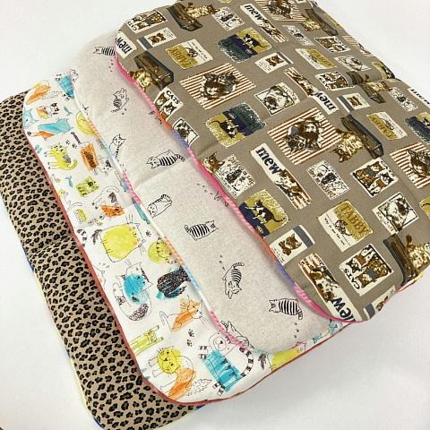 本店 猫 ネコ ねこ キャット マット ベッド フリース プリント生地 猫柄 リバーシブル 手作り フリースとプリント地のリバーシブルマット Aynaelda Com