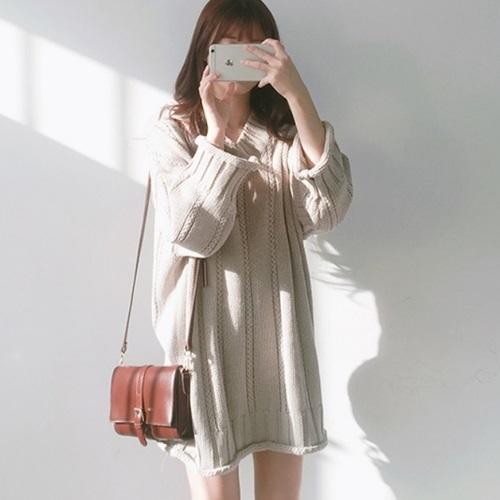 ニットワンピース ベージュ ひざ丈 プルオーバー Vネック 長袖 ゆったり 無地 |  | 05