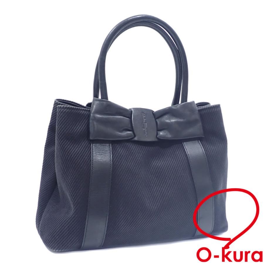 サルヴァトーレフェラガモ トートバッグ ヴァラリボン エナメル レザー 黒