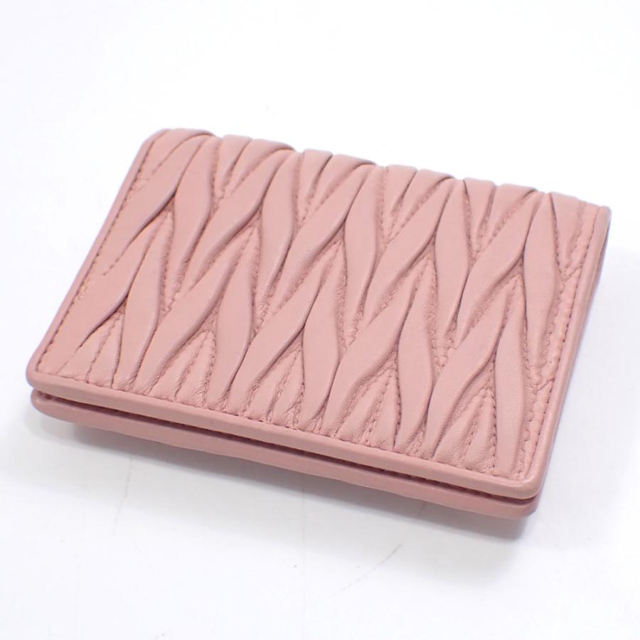 miu 値下げしました ミュウミュウ 二つ折り 財布 マテラッセ miu 値下げしました ミュウミュウ 二つ折り 財布 マテラッセ