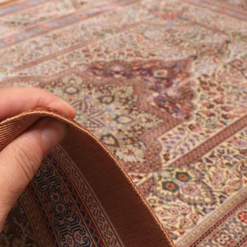 ペルシャ絨毯／ヌーリ工房 151×101cm イラン産 手織り  シルク100％ ラグ  ラグマット（FN-70352）の画像