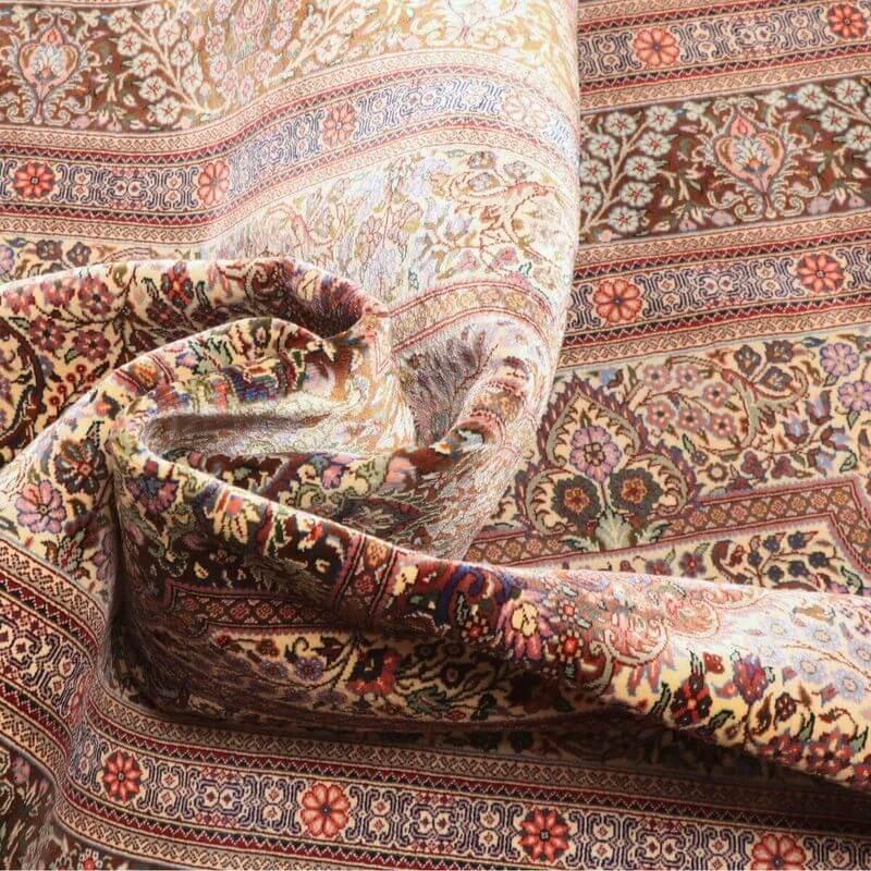 ペルシャ絨毯／ヌーリ工房 151×101cm イラン産 手織り  シルク100％ ラグ  ラグマット（FN-70352）の画像