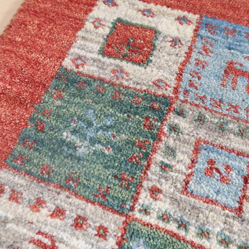 プレミアムギャッベ 絨毯／ホシナマイ（カシュクリ） 88×57cm イラン産