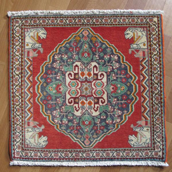 ギャッベ イラン産ギャベ（カシュガイ） 座布団サイズ 57×60cm 天然ウール100％ 手織り （品番：ZP-1366）｜o-moon