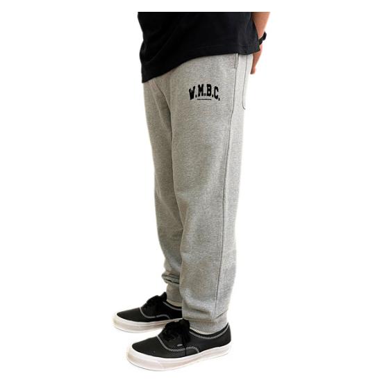 White Mountaineering (ホワイトマウンテニアリング)  WMBC COLLEGE LOGO SWEATPANTS BLACK｜o-mureys｜05