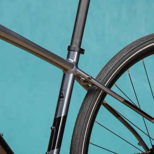 クロスバイク FELT 油圧式ディスクブレーキ