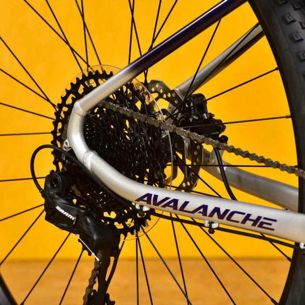 GT ジーティー 2025年モデル AVALANCHE EXPERT アバランチェ