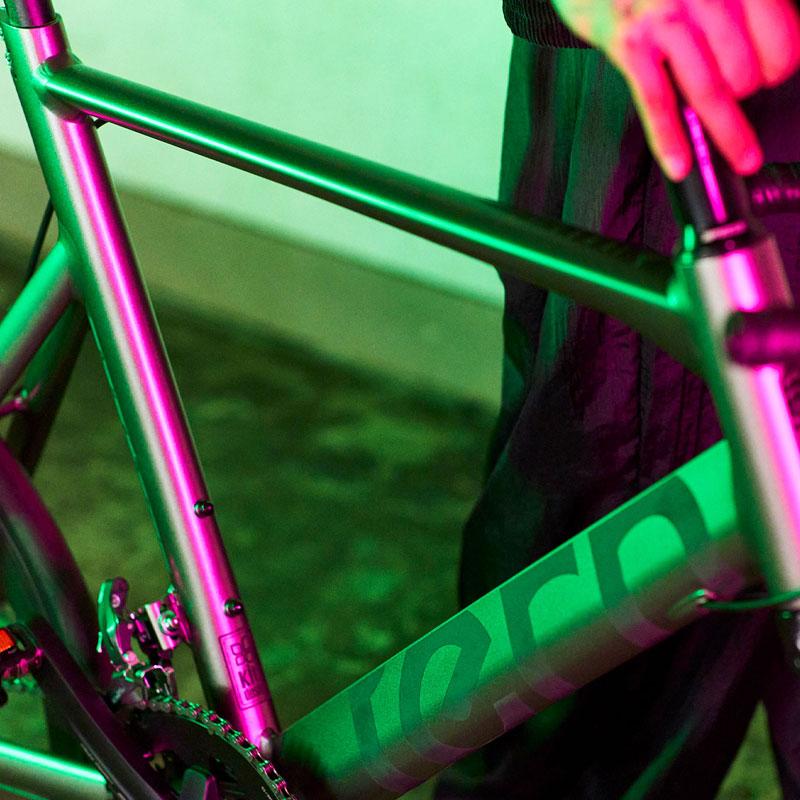 tern ターン 2026年モデル Surge サージュ 限定カラー 2x8s 小径車