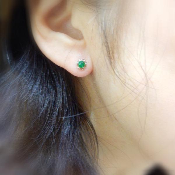 送料無料】プラチナ製カボションエメラルドピアス0.4ct□3816