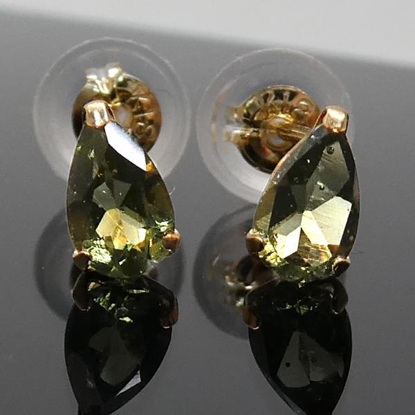 送料無料】K18YGペアシェイプモルダバイトピアス0.3ct□4594-1