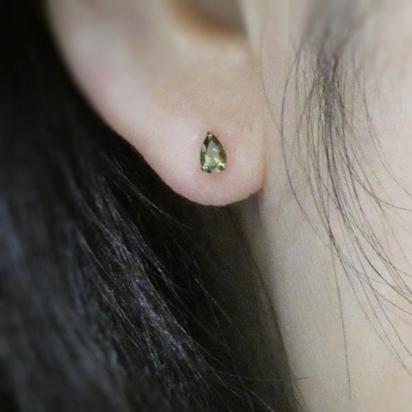 送料無料】K18YGペアシェイプモルダバイトピアス0.3ct□4594-1