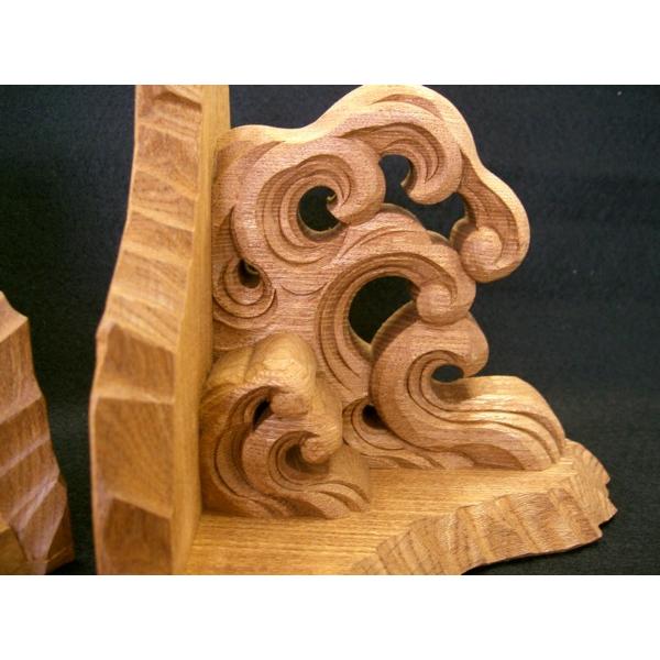 波彫刻本立て（大）【ニレ材 オイルフィニッシュ（ケヤキ色）仕上げ