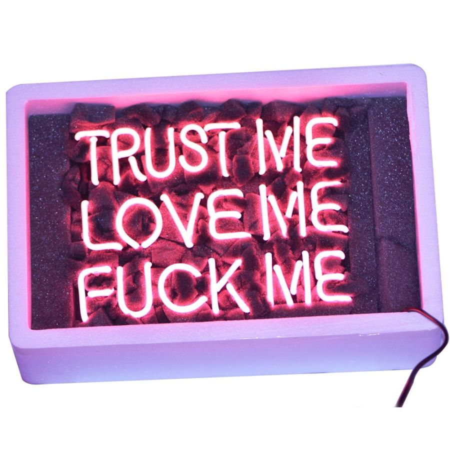TN047『TRUST ME LOVE FUCKME』NEON SIGNネオン管、ディスプレイ