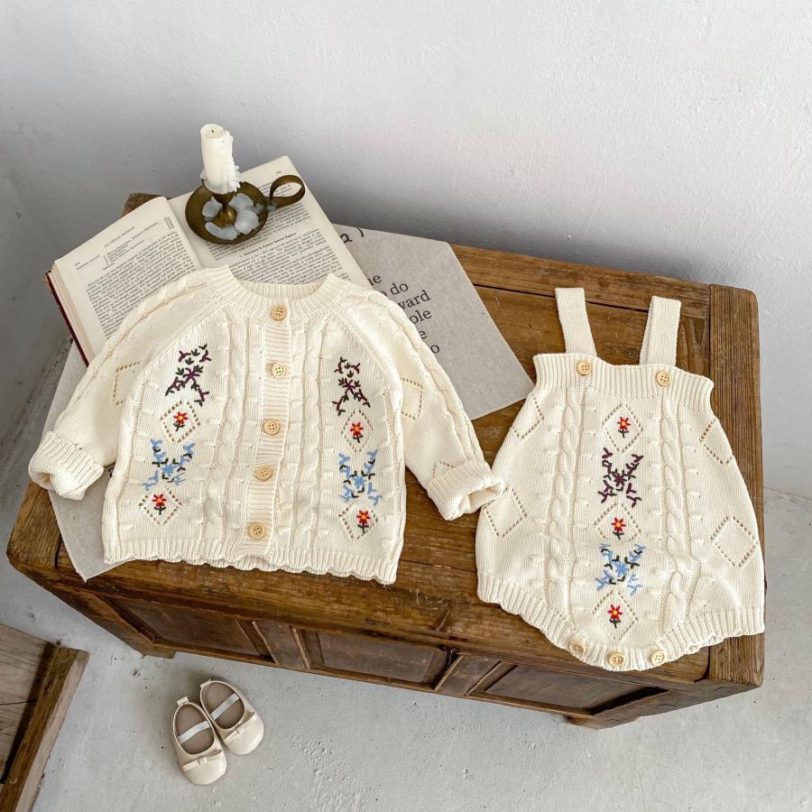 秋冬用 フローラル 刺繍入り ベビー ニットカーディガン サロペット