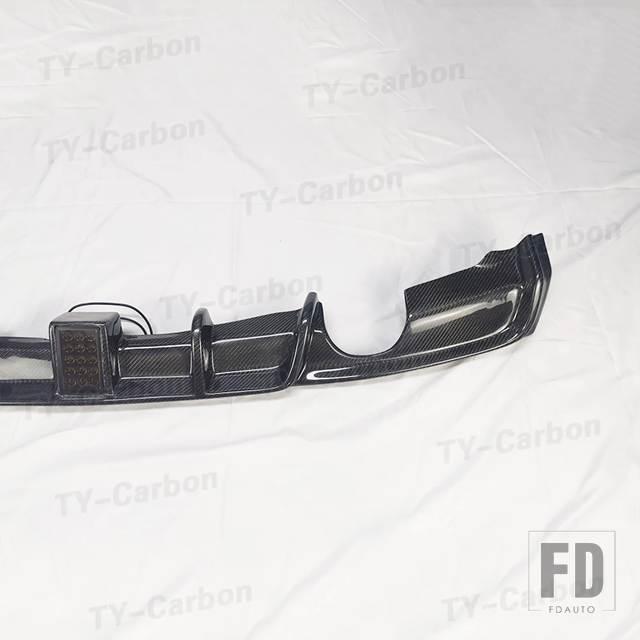 専用　bmw f30 リアディフューザー LEDライト付き 並行輸入品 BMW カーボンリアディフューザー LED ライト付き 3シリーズ