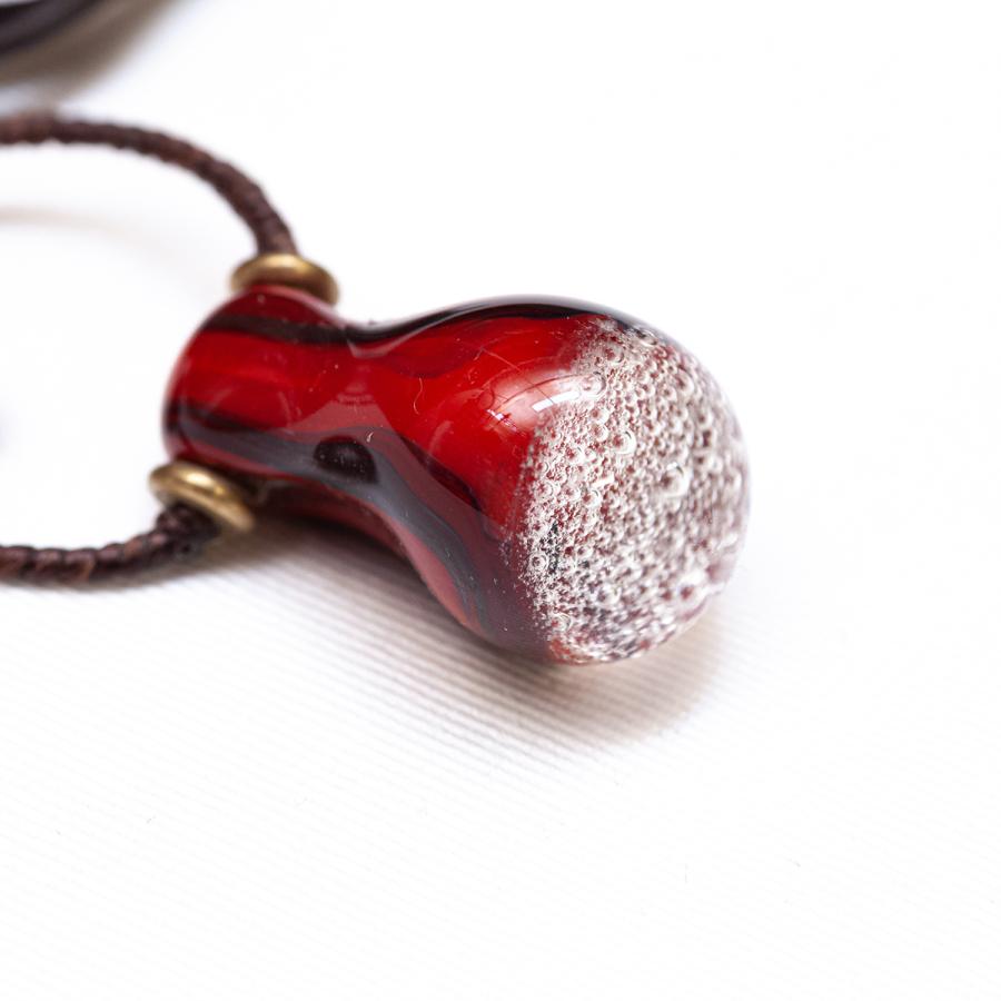 SAYAP サヤップ 革紐 ネックレス 蓄光 ガラス玉 red : ODDBALL 