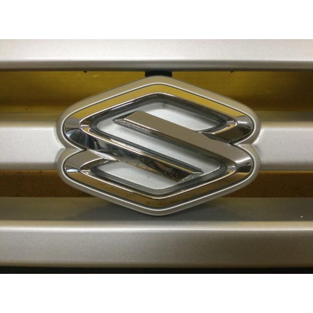 jb23w  ジムニーのラジエターグリルです ジムニー TA-JB23W ラジエーターグリル シルバー 72111-81AA 72111