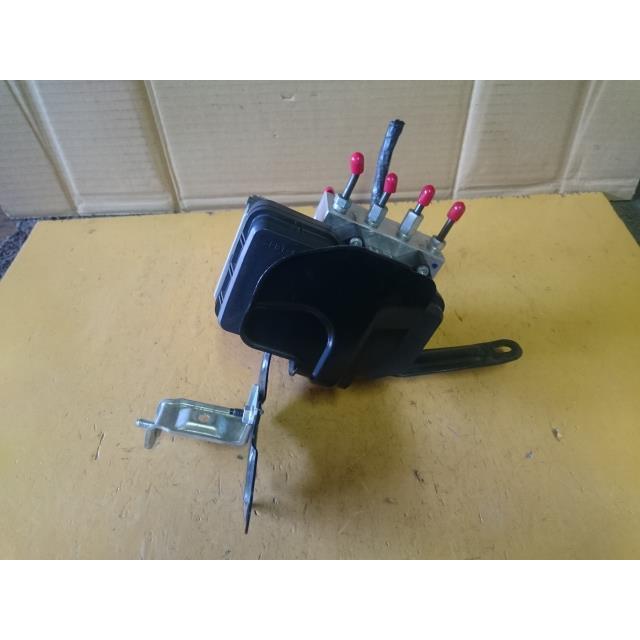 ソリオ DBA-MA15S ABSアクチュエーター 1200 バンディット K12B-DE ZCW 