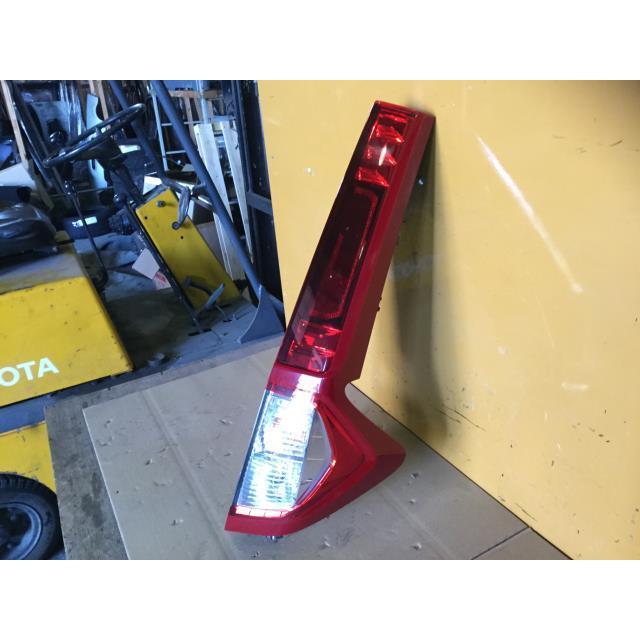 ルーミー DBA-M900A 右テールランプ 1000 カスタム 1KR-FE W24 パール