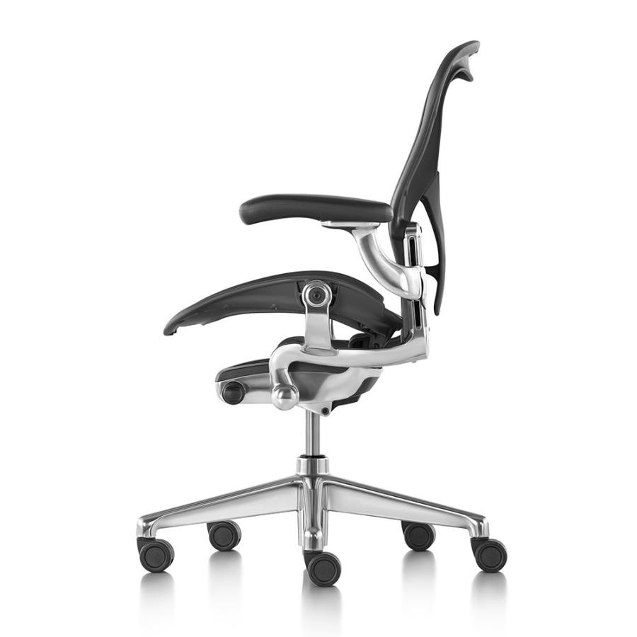 HermanMiller アーロンチェア リマスタード／レザーアームパッド／ポリッシュドアルミニウムベース／グラファイトフレーム／BB標準キャスター付