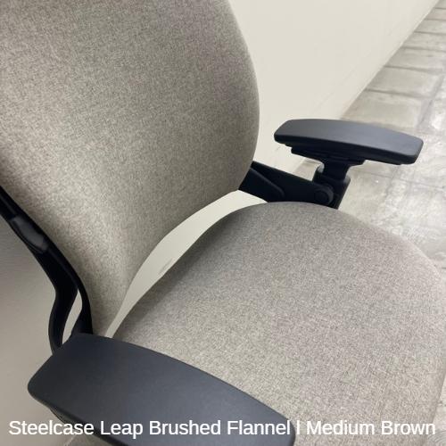 Steelcase  Leap リープチェア／ヘッドレスト付／ブラックフレーム／背・座クロスカラー：(Brushed Flannel) ／ランバーサポート調節機能付／ソフトキャスターの画像