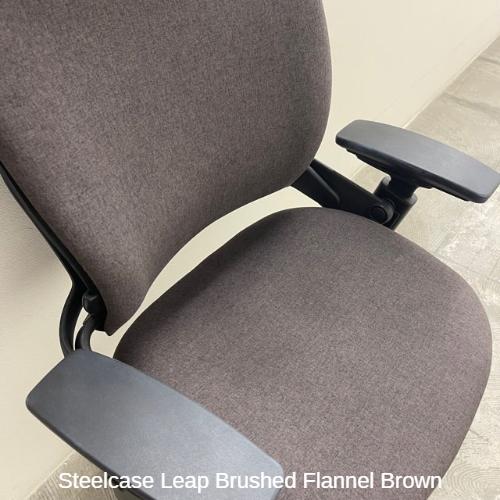 Steelcase  Leap リープチェア／ヘッドレスト付／ブラックフレーム／背・座クロスカラー：(Brushed Flannel) ／ランバーサポート調節機能付／ソフトキャスターの画像