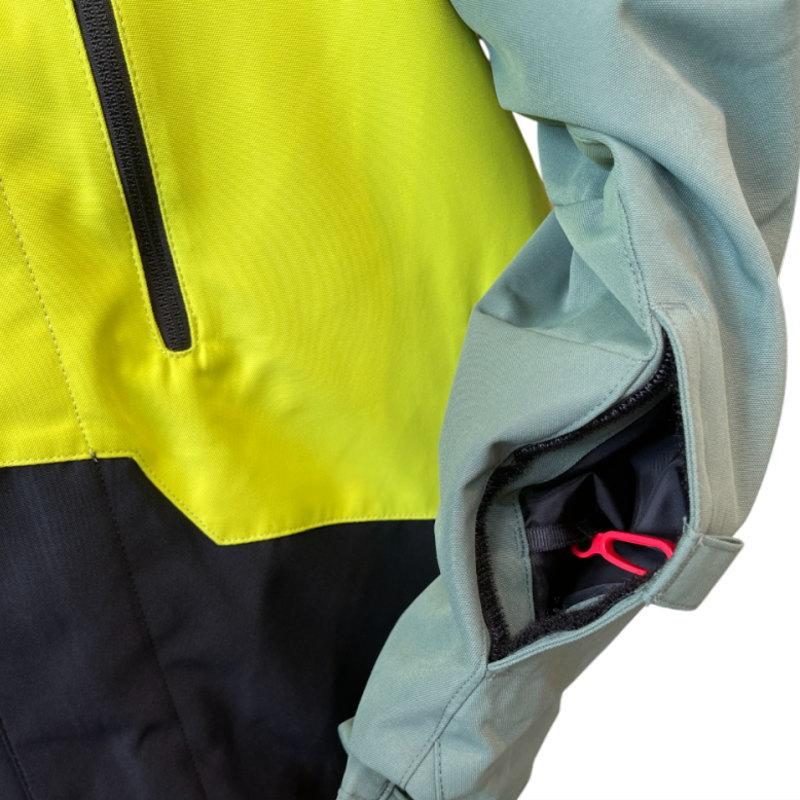 美品　DIFENDER メンズMサイズ スキーウェア 黒/緑スノーウェア　スノボ 686（シックスエイトシックス） 【アウトレット】◎25 686 BOYS GEO